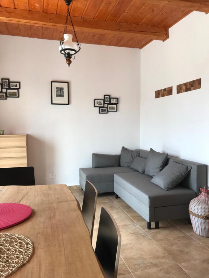 Prazdninovy Dum Na Palave S Vinnym Sklepem Milovice  المظهر الخارجي الصورة